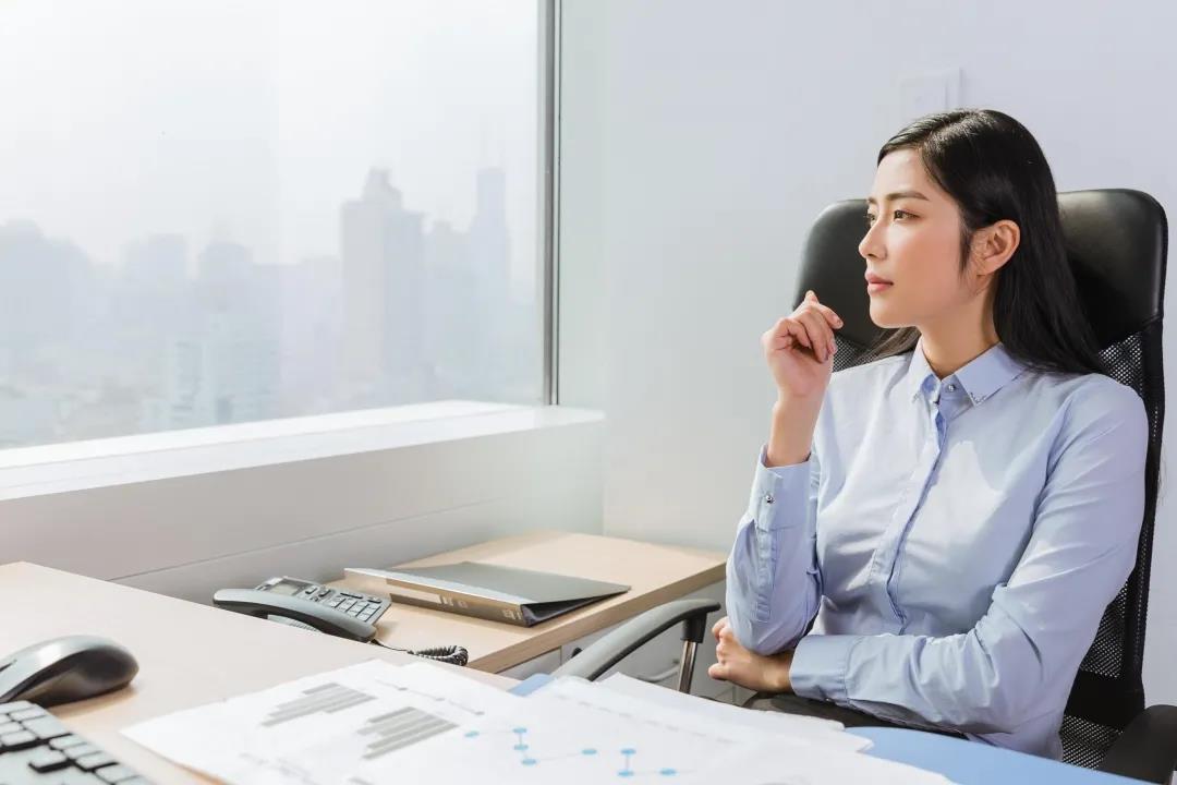 拼命的時(shí)代，職場(chǎng)“拿命換錢”如何自救
