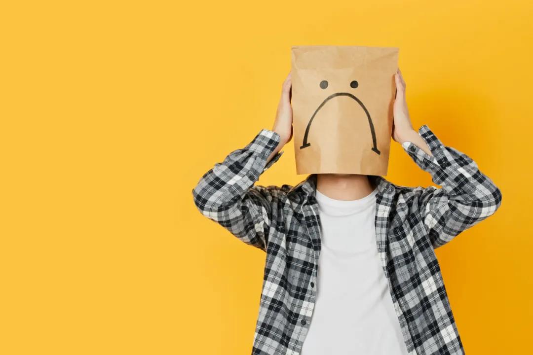 假裝合群，其實(shí)很疲倦，假裝外向的人，放過自己吧